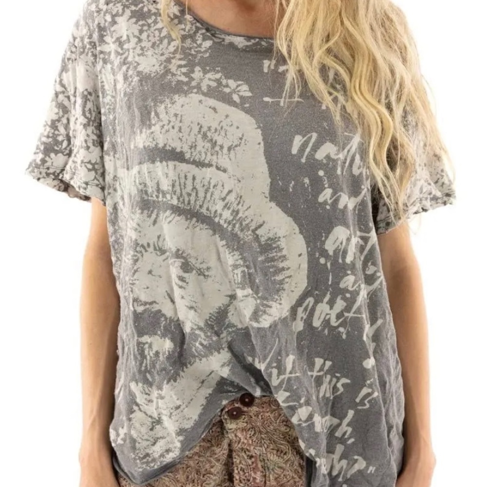 Magnolia Pearl Nature, Art and Poetry Van Gogh Tee